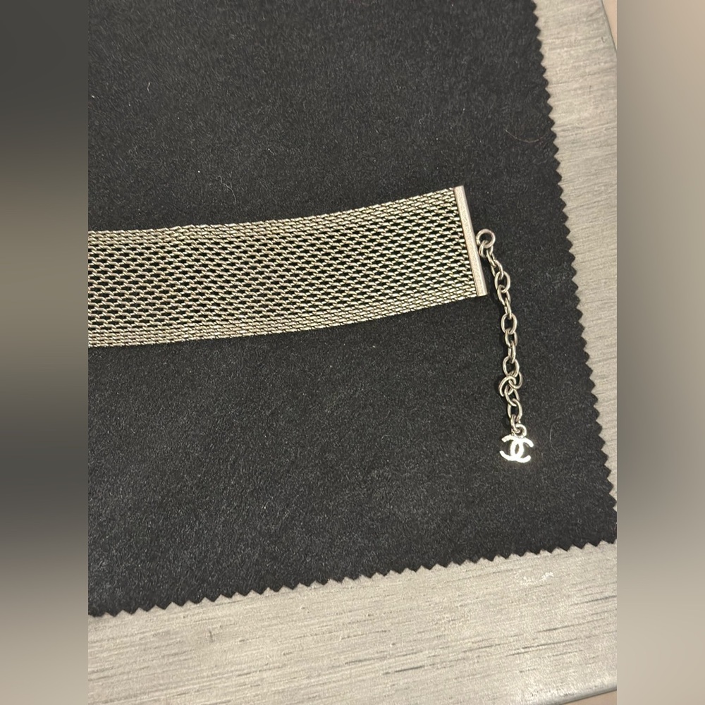 ***SOLD*** Chanel Mother Of Pearl Camellia Choker Necklace- Fall 1998 - Picture 9 of 11